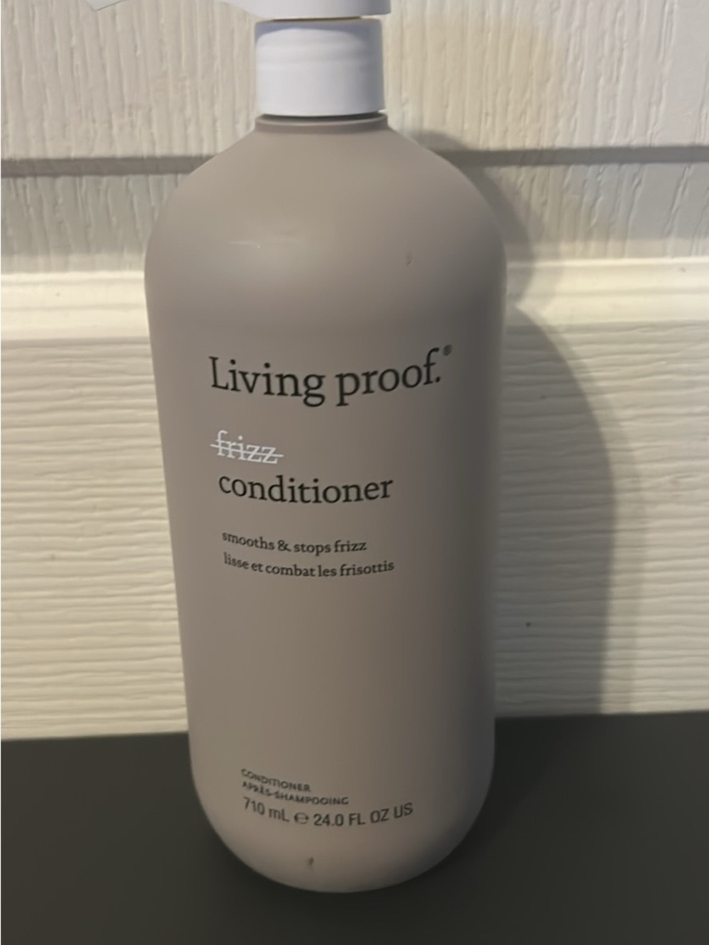 Living Proof Conditioner - frizz collection